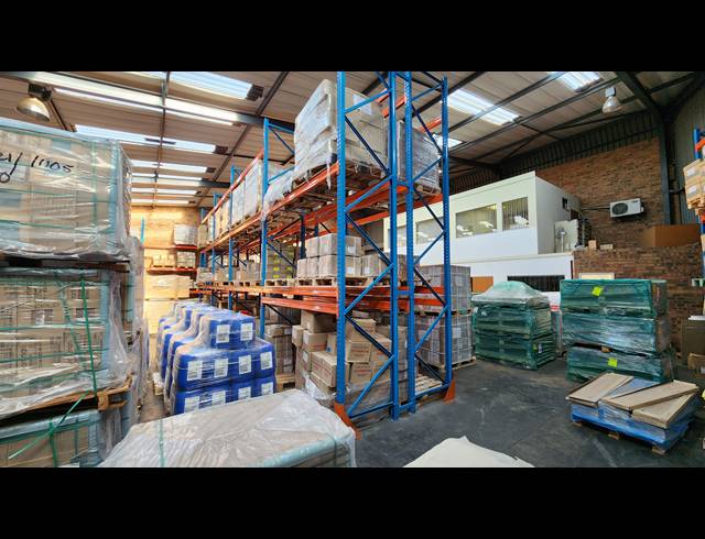500M² WAREHOUSE TO LET IN SPARTAN